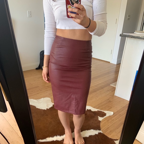 Leather Pencil Skirt With Slit Dark Red - Picture 4 of 4